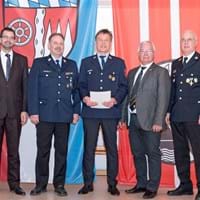 2019-03-28 Niedernberger Feuerwehrkameraden mit dem Bay. Feuerwehrehrenzeichen in Silber und Gold ausgezeichnet
