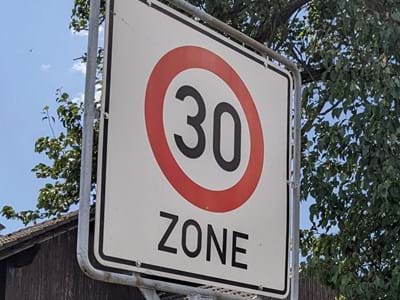 2023-07-05 Die Gemeinde informiert - 30 kmh-Zone.jpg