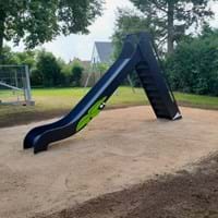 2024-08-02 Neue Spielgeräte in Niedernberg - Bild 1 (Rutsche).jpg
